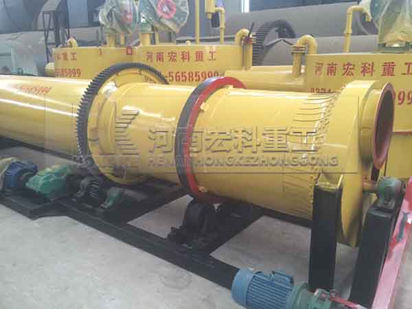 發(fā)往山東的0.8x6m雞糞烘干機發(fā)貨實拍現場