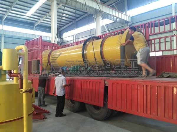 發(fā)往新疆博湖縣2m&times;8m豬糞烘干機(jī)的現(xiàn)場(chǎng)實(shí)拍