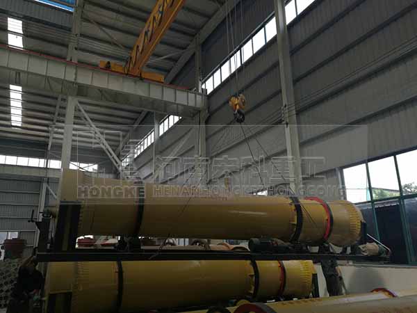  駐馬店西平縣1米&times;6米的豬糞烘干機發(fā)貨現(xiàn)場