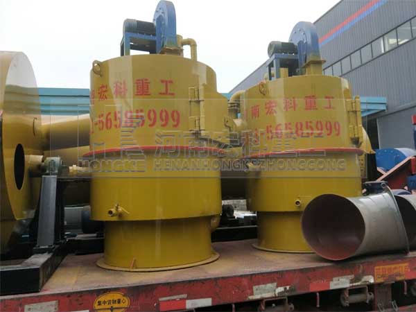 發(fā)往老撾的兩套&Phi;1000&times;7米雞糞烘干機裝貨現場