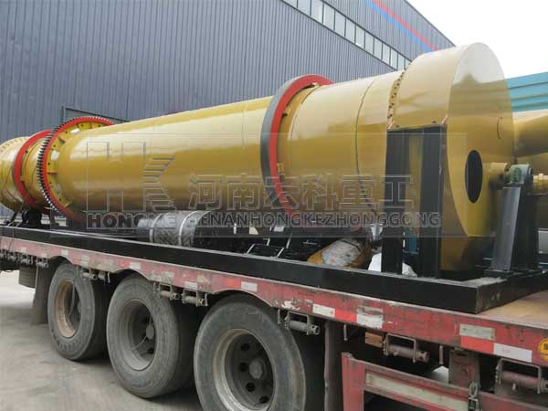 發(fā)往老撾的兩套&Phi;1000&times;7米的雞糞烘干機裝貨現場