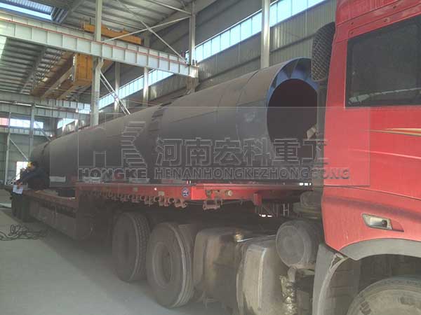 發(fā)往甘肅嘉峪關1.5mx15m氧化鐵回轉窯發(fā)貨現(xiàn)場